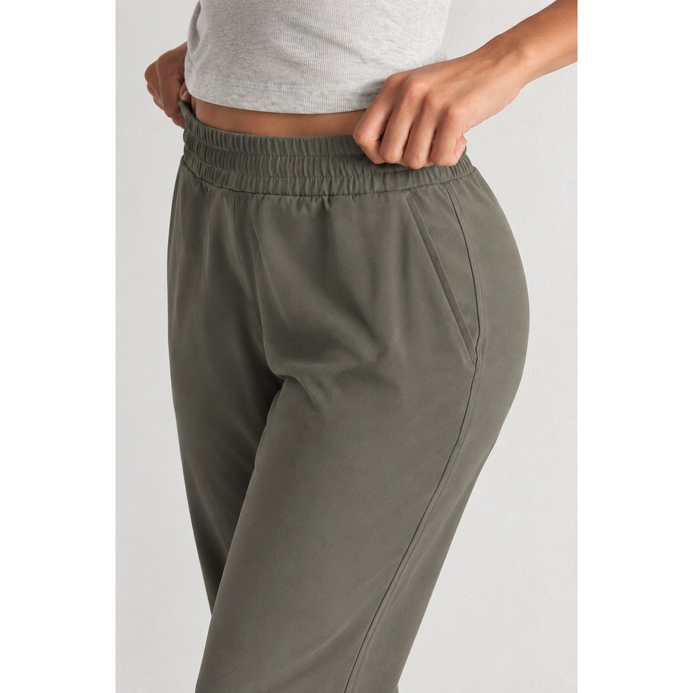 Free Fly Women's Pull-On Breeze Jogger Olive Green Activewear Modern Medium